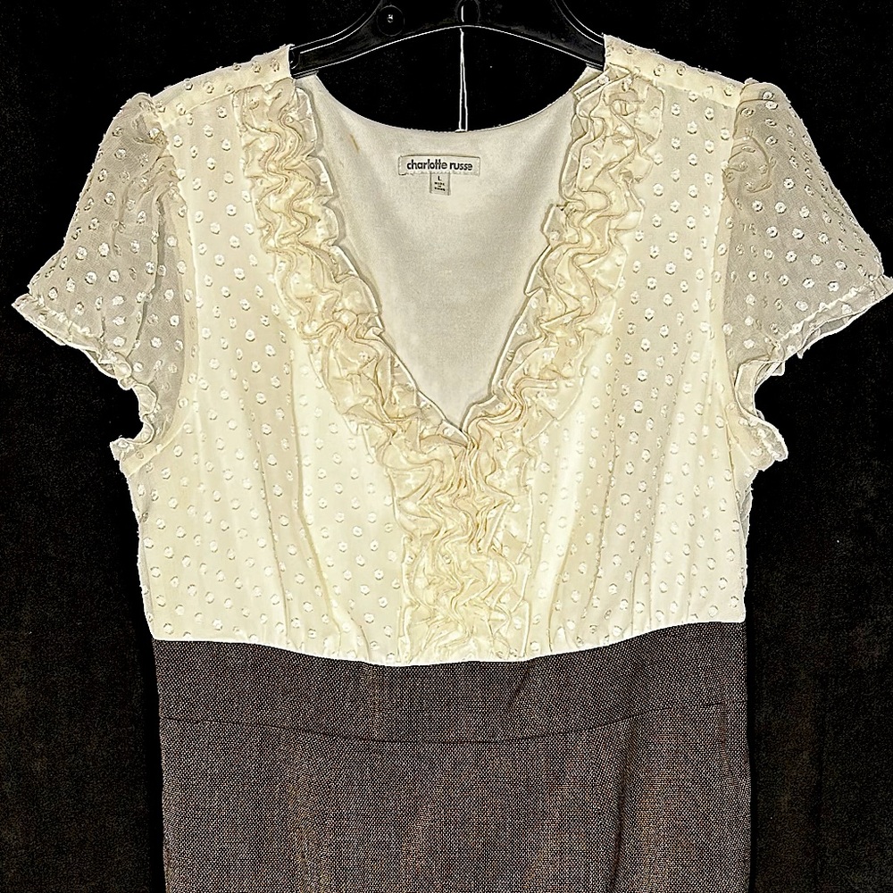 Brown and off-white young women’s dress. Very gently worn. Excellent condition.
